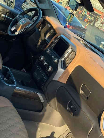 للبيع سيرا باب طويل بدي قصير  موديل 2020 رقم سليمانيه مكينه 5300 كير 10 نمر 
مواصفات البلاك ادشن ماشيه 107 الف حادثها جاملغ صبغ جاملغ وبنيد فقط باقي السياره مكفوله دفع رباعي  كشن كهرباء بصمه تدفئه كشنات وستيرن كشن منفصل مانع انزلاق وبعد مواصفات 
مكان السياره بغداد 
السعر 30 الف دولار 
للاستفسار (***********)
