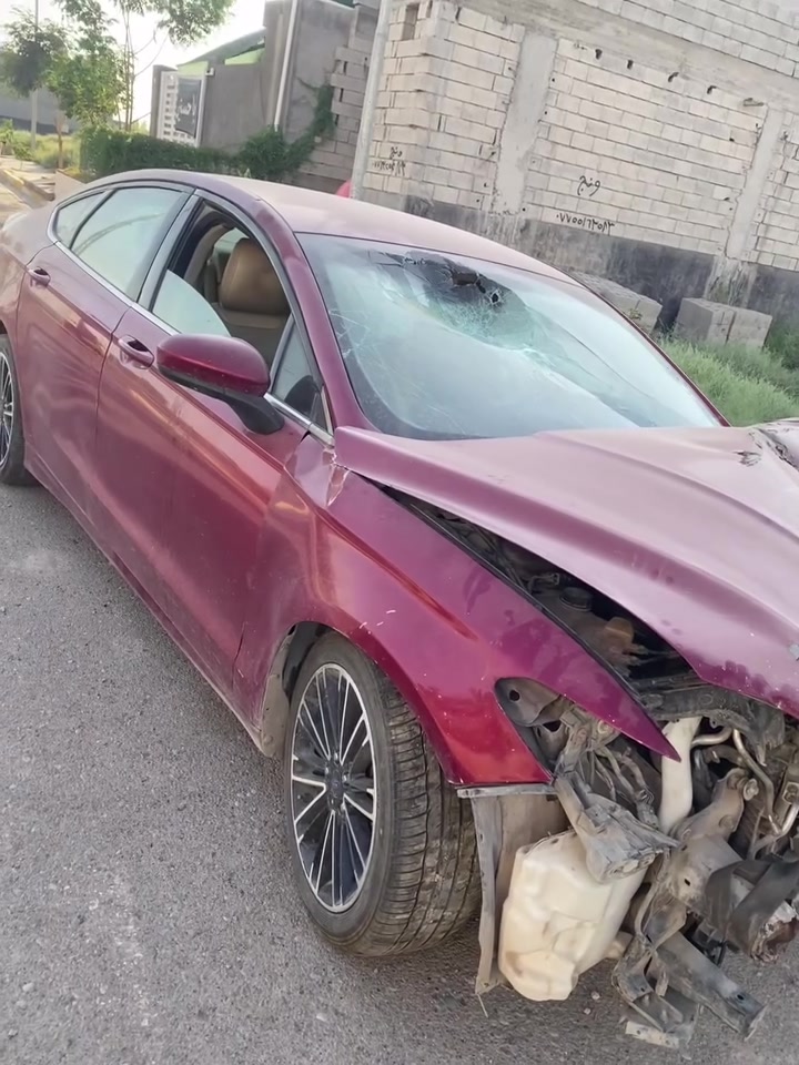 فورد فيوجن هايبرد 2018 رقم بغداد بسمي
سنويه جديده خمس سنوات بيه 
هزه لراس السنه تخلص 
تعرضت لحادث ع وضعه ابيعه  محرك والكير ما واصله ضرر مكانه ديالى المقداديه السعر 50 ورقه رقم الهاتف ***********
