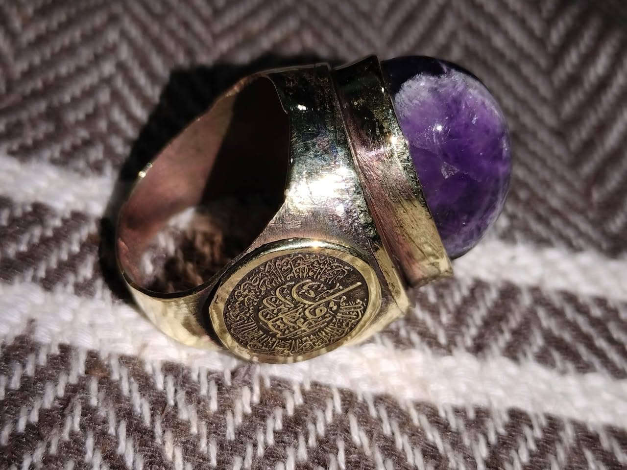 خاتم نحاس اصفر بي حجر اماتيست منقوش من جوانب معوذتين مقاس ،23


**إذا كنت صاحب هذا الإعلان وتريد حذفه لأي سبب، رجاءا أرسل رسالة إلى الدعم الفني**