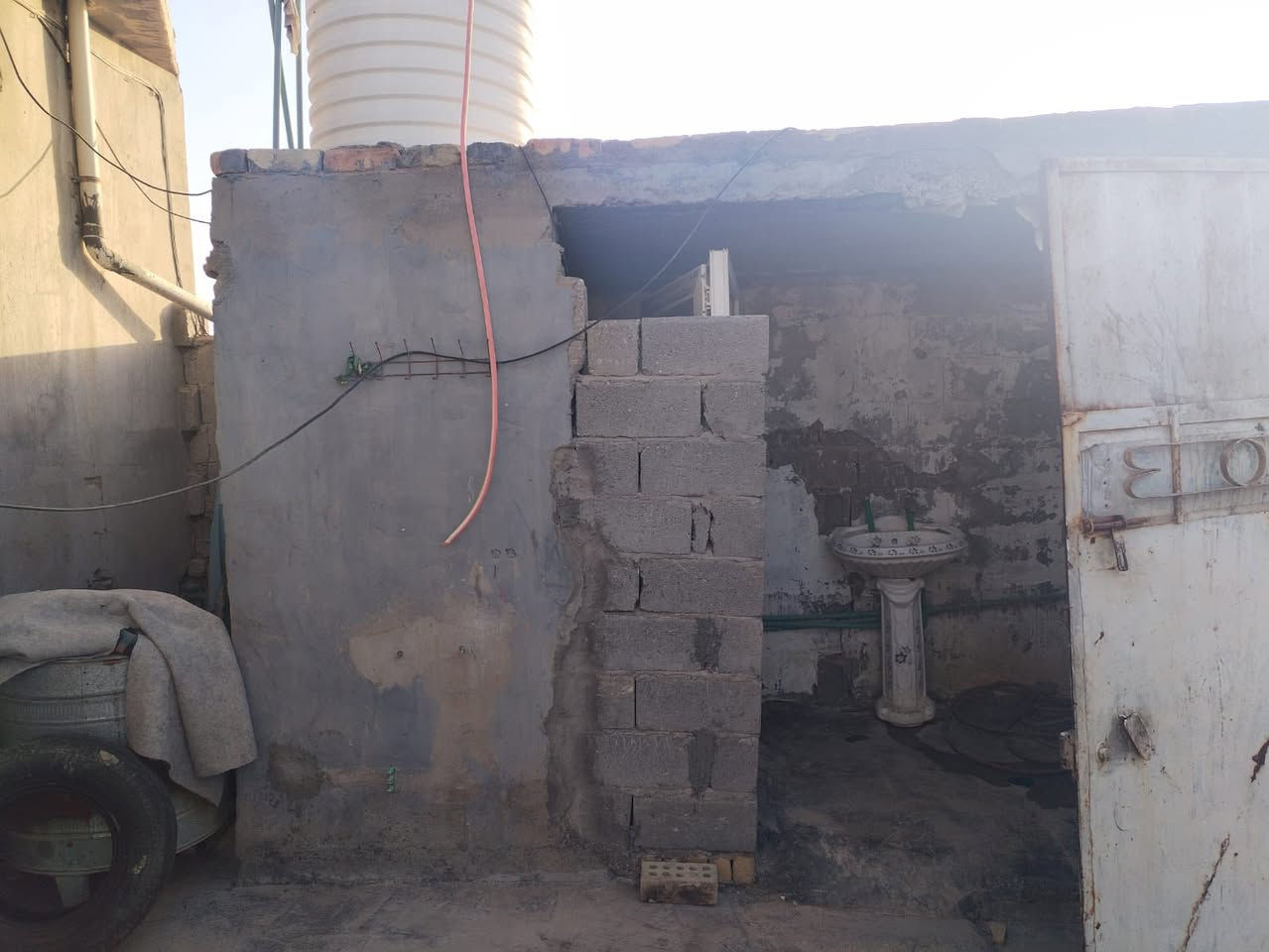 🏡 بيت زراعي للبيع – سند 25
📍 الموقع: قطع بيت طليفح – خلف السكة
🔹 المساحة: 200 م²
🔹 البناء: بلوك وسقف مسلح
🔹 عدد الطوابق: طابق واحد

🏠 يتكون من:
* غرفتين نوم
* استقبال
* هول
* مطبخ
* صحيات داخلية وخارجية
* حديقة أمامية صغيرة
* كراج سيارة

💰 السعر: على الخاص
📞 للاستفسار: ***********
🏢 مكتب عقار أهالي المسيب
📍 حي المعلمين الثالثة – قرب جامع محمد الجواد
