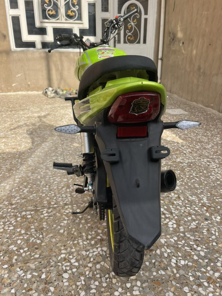 شاينك موديل 2023 صالنصه رياضي شلعه فول الدراجه النضافه شوفه عينك مكينه مكفوله الدراجه مسجله رقم وسنويه نجف باسمي 
النقص لايت ودشبول 
***********
