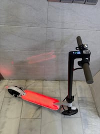 سكوتر شحن مستعمل مرتين طالع بي للبيع  سرعة 25  يمشي 20km Led  على القا...