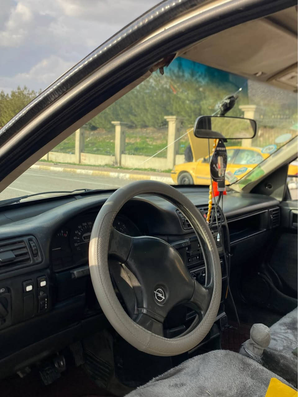 بەناوی خوای گەورە  
ئۆپڵ فیکترا❤️ 
مۆدیل 1991
🇩🇪مەکینە 20
گیڕومەکینە بەشەرت گیڕ عادی کلاجوو عەینەیم دوو ڕۆژەگۆڕیوە ماشاالڵە لەقوەتی سووکان پاوەر
زۆر تندووتۆڵە سڵایید کارەبا داشبووڵوو بەرەدەرگایی وەک شەریکە ماوەتەوە📦
تەقەو رەقەی نیە جرکە✅ بەشەرتی ئەوەلیات سەیارەکە دەعمی نیە 
لەسلیمانیم ئەگەر مشتەریت تیل بکە لەخزمەتام وەرە سەیری بکە هەموو شتئک بەسەعری خۆی 20 وەرەقەوو مامەڵەیەکی براایانە❤️
.ژم 
0777 150 25 56 السليمانية, العراق
