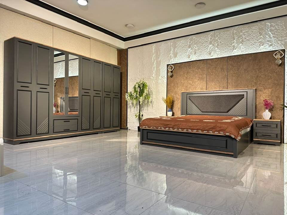 على بركة الله وصول غرفه تركيه درجه أولى ١٠ قطع .
قياس الكنتور مع الملحق ٣ متر و ٢٠ سم . ظهر بلوك .
قياس السرير ١٨٠ سم عرض ، طول ٢ متر ، السرير مخزن جك . 
السعر مليون و ٦٥٠ الف دينار مع الشد والتوصيل داخل مركز الحله مجانا .
الوسيم للاثاث التركي - حله - شارع ابو القاسم - مقابل صيدلية الأمل . 
للاستفسار الاتصال *********** - *********** واتساب .
