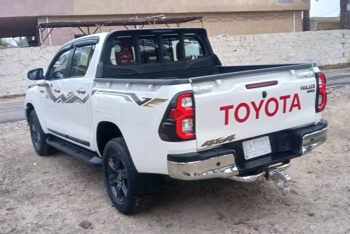 السلام عليكم للبيع تويوتا هايلوكس 2024 فورويل رقم بغداد  بصمه تبريد قطعتين مكفولة كفاله عامه جاهزه من كلشي العنوان بغداد رقم الهاتف ***********
