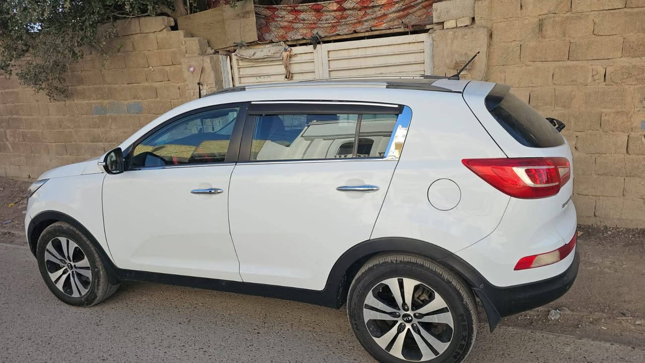 السلام عليكم سبورتج موديل 2013 كفاله عامه سياره فول مواصفات ماشيه شي قليل مكينه ماله شركه برغي مافتوح بيه كلهه عله البلاد سعرها ١٧٣ وبيه مجال مكلف بنشره
استفسار ***********
