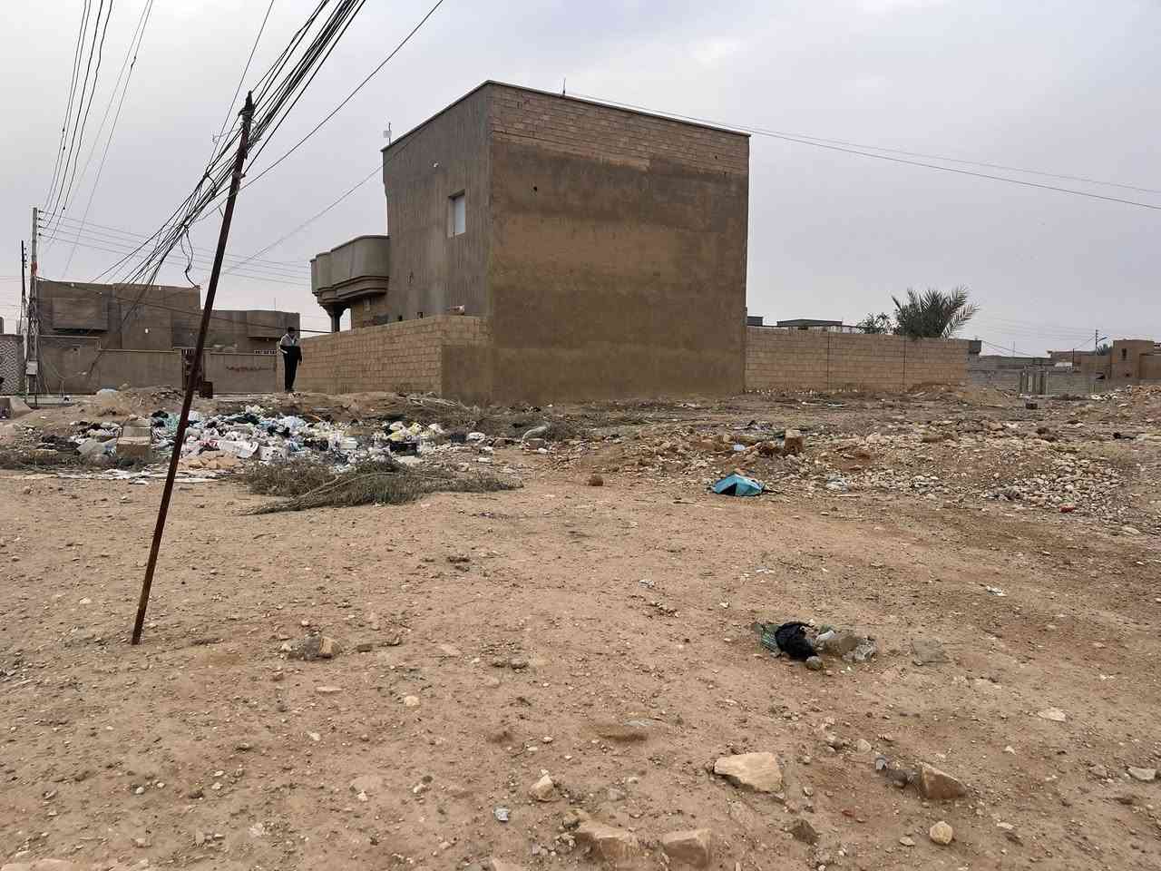 قطعه ارض للبيع في حي تنك قرب شارع العام حولي الاذاعه مساحتها 680 متر استفسار اتصل ع رقم ***********
