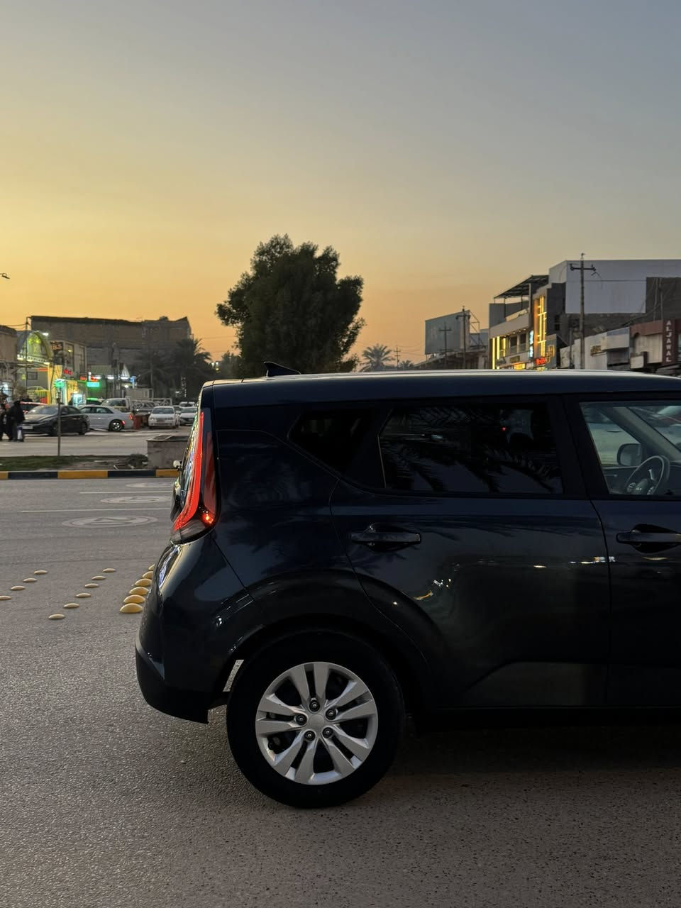 السلام عليكم..
(KIA SOUL 2025 LX)
ممشى السيارة: 4400(mi)
لون السيارة: فيلي 
ظرر السيارة: بنيد مبدل ومصبوغ  
السيارة دخول جديد وموديل السنة السيارة نظيفة جدا وحادثها حلو (وبدون اي ايرباگ) مواصفات السيارة lx يعني نص فول شاشة چبيرة 
تحديد مسار
مثبت سرعة 
تحذير اسطدام 
مكان السيارة بابل (حلة)

السعر:146 وبيها مجال

------------------------
***********
