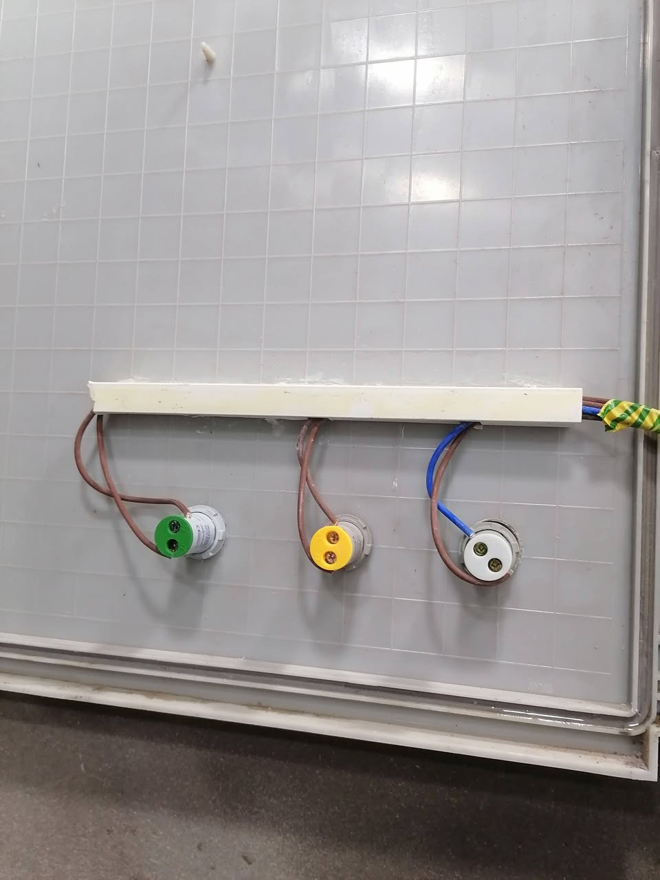 تم بعون الله تعالى اكمال تشطيب منزل ١٠٠ متر منزل ابو محمد الواقع في بعقوبة / بهرز. 
الفني الكهربائي صالح الجبوري
بعقوبة ***********
