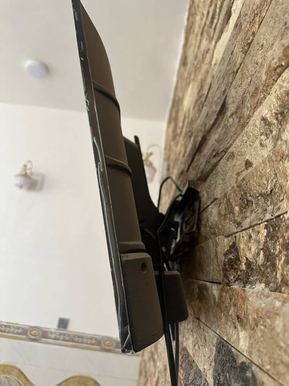 بلازمه للبيع حجم 32 ما مشتغله ابد وما محطوطه بل كهرباء 
لزكات الشركه بيه تصل ***********
