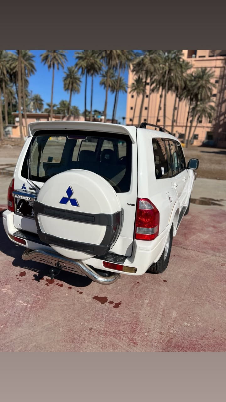 السلام عليكم باجيرو موديل 2004 السياره مكفوله ما عدا باب السائق مصبغ تخم تاير جديد رقم بغداد رقم انكليزي السياره بأسمي تحويل ثاني يوم 
السعر 90$ وبيها مجال رقمي ***********
