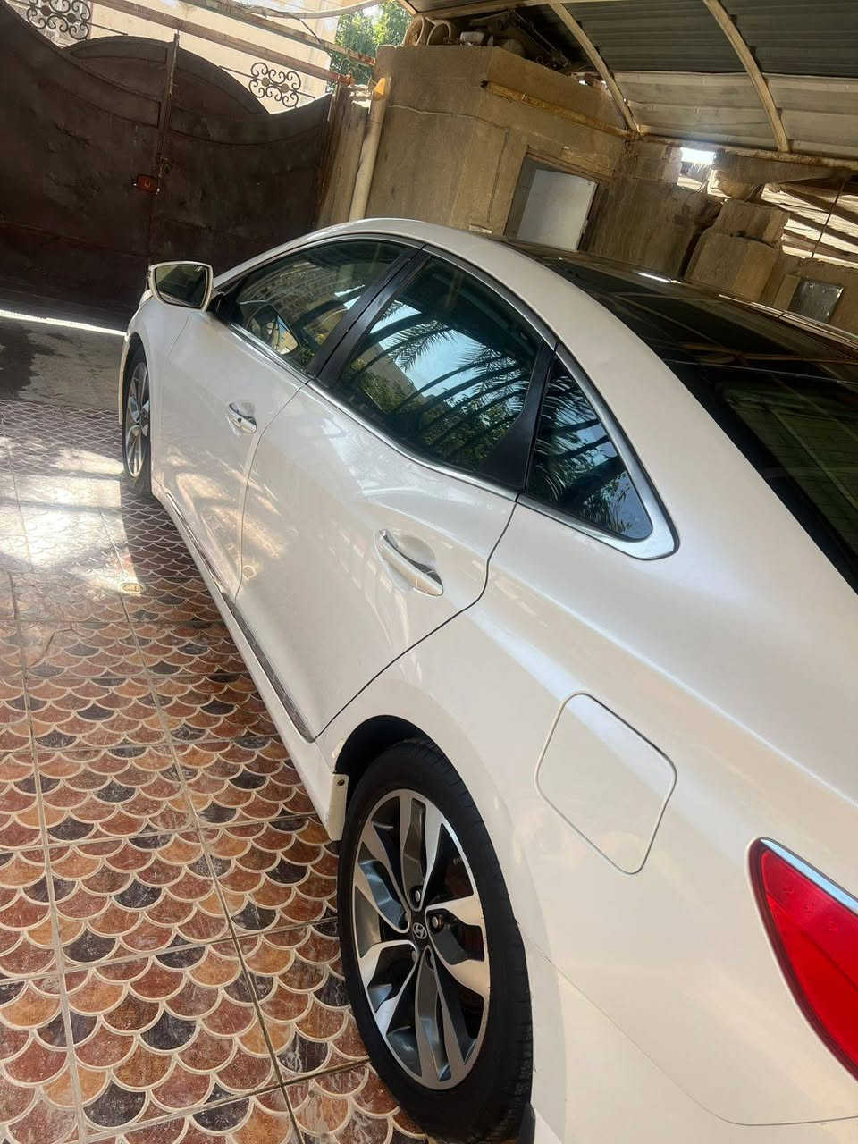 السلام عليكم
ازيرا 2013  خليجي فول مواصفات 1/1

محرك وكير شرط الفحص V6

كفاله عامه من صبغ والتبديل

كشنات جلد قرميدي

 قطعتين تبريد

بصمه أبواب وبصمة تشغيل

سقف بانوراما

لدات داخليه وبردات بلاد

رقم بغداد تحويل مباشر

سياره نضيفه ما عايزه شي

مكان سياره الديوانيه

سعر 135 وبيهه مجال قليل
***********
