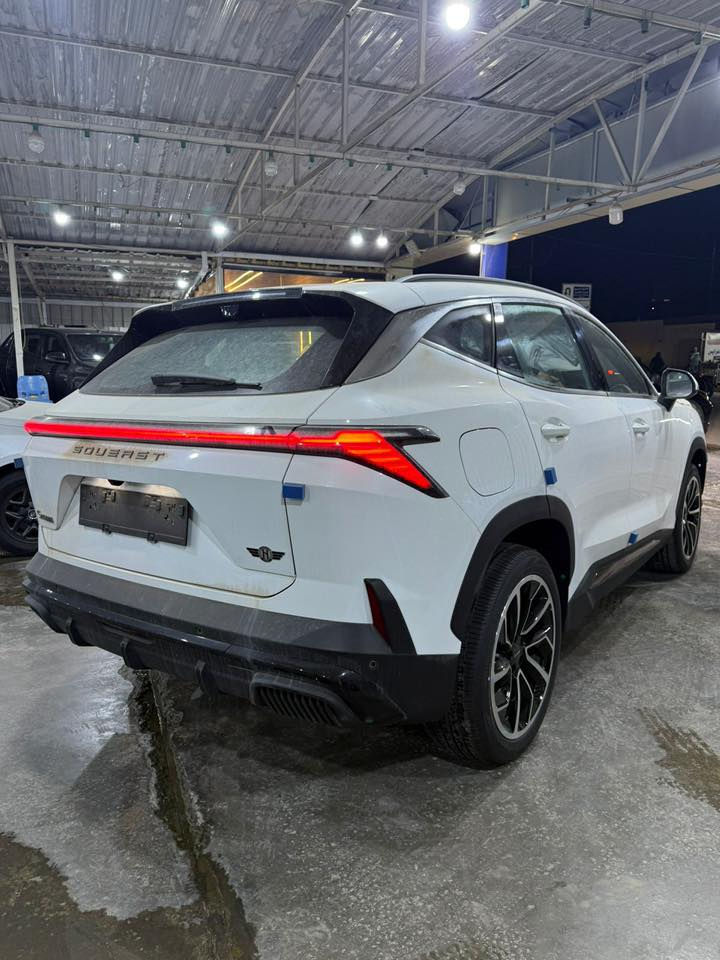 ⁨ ⁨ ⁨ ⁨ سوئيست  S06 1.5L Premium PHEV (بلگ-إن هايبرد🔋)
(متوفر بكافة الالوان  ابيض - اسمنتي -رصاصي - فستقي🎨)

الموديل: 2026 (خليجي)

العداد: صفر كيلو متر

المحرك: 4 أسطوانات 1.5L تيربو حقن مباشر + محرك كهربائي القوة الاجمالية 358 حصان

عزم الدوران (نيوتن-م): 530

ناقل الحركة: أوتوماتيكي مخصص لنظام الهايبرد 1DHT

نظام الدفع: دفع امامي

سعة البطارية كيلووات/س: 19.43

المدى: مدى كهربائي يصل الى 114 كم ، و مدى كامل للبنزين و الكهرباء يزيد عن 1200 كم

استهلاك الوقود: 5.2 لتر لكل 100 كم

الضمان الأساسي: 6 سنوات او 200,000 كم ( ايهما اولاً )

ضمان المحرك: 10 سنوات او 1،000،000 كم (أيهما اولاً / للمالك الأول)

ضمان البطارية : 8 سنوات او 150,000 كم ( ايهما اولاً )

السعر: 31,900,000 دينار عراقي (بدون رقم)

المواصفات:

*إطارات قياس 20 إنچ

*فتحة سقف بانوراما

*شاشة عرض ترفيهية قياس 15.6 إنچ

*شاشة عدادات رقمية قياس 9.2 إنچ

*مقصورة الركاب من الجلد الفاخر

*مقعد السائق والراكب كهربائي

*مقاعد السائق والراكب مبردة و مدفئة

*مقعد السائق ذاكرة

*تسجيل فيديو للرحلات DVR

*كاميرات محيطية 540 درجة

*رادار تفاعلي

*حساسات أمامية وخلفية

*مانع تصادم أمامي وخلفي

*نظام القيادة شبه الذاتية

*نقطة العمياء

*نظام تحذير مغادرة المسار

*نظام المساعدة للبقاء في المسار

*نظام الكبح التلقائي في حالة الطوارئ

*نظام الفرامل اليدوية الاوتوماتيكي Auto hold

*صندوق كهربائي

*نظام ابل كار بلاي واندرويد أوتو لاسلكي

*نظام صوتي فاخر 9 سماعات من Sony

*إنارة محيطية متعددة الالوان

*إنارة ترحيبية

*دخول ذكي (بصمة)

*تشغيل عن بعد

*خاصية إغلاق الشبابيك وفتحة السقف عن بعد

*المرايا الجانبية قابلة للطي كهربائياً

*مصابيح أمامية أوتوماتيكية LED مع مصابيح نهارية LED

*نظام التحكم الذكي بالإنارة العالية

*نظام تقنية الهواء بالايونات PM2.5

*شاحن هاتف لاسلكي سريع

*ماسحات الزجاج الامامي مع حساس للمطر

*مسند الذراع الوسطي مع ثلاجة

*وضعيات قيادة متعددة

*وسائد هوائية امامية وجانبية عدد6

للاستفسار والطلب :

☎️***********

☎️***********

☎️***********

#معرض_الفرقان_لتجارة_السيارات

#بغداد_الكريعات_نهاية_شارع_الوقف
