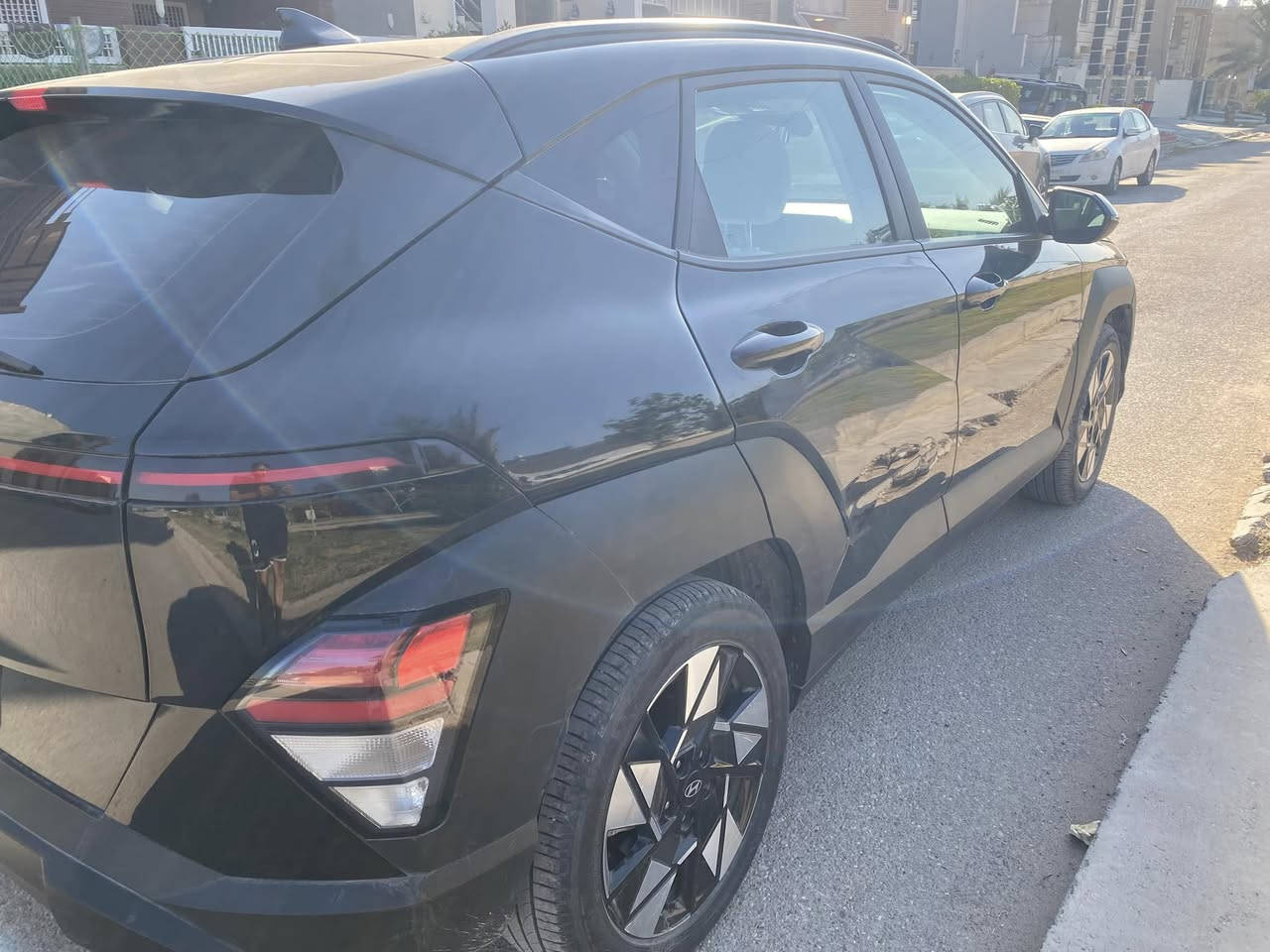 كونا 2024 محركها 2000doch المرغوب 
ماشية 12الف ميل رقمها بغداد 
مواصفات السيل فول مواصفات عدا الفتحه ( تبريد قطعتين ، كار بلي ، شاشه متصله ، اشاير بالمري ، ويل كروم ، داخل ابيض ، رادار وتحديد مسار ومثبت سرعه ) 
حادثها جاملغ خلفي وباب الصندوق مبدل اسود بلادي 
وباقي السياره مكفوله من الصبغ 
للاستفسار *********** 
السعر 173 ورقه وبيها مجال بسيط 
عنوان بغداد ، اليرموك
