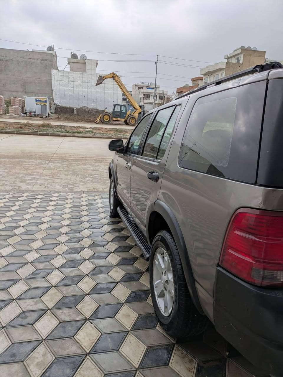 فۆرت EXPLORER 2005 قە پات مواسە پات بە س سلايت نيە دەعمو بۆياخی نيە نمونە لە جوانی  گيرو مەکینەی کراوە بە ،vvt  بە نزين هە ر ناخوات سەنەوي لەگەل دايە و کيشەی مروري نیە مالي دۆستە سعری 28 گەلا   ***********
