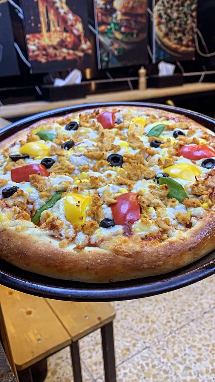 مطعم ميلانو وجبات سريعه
خدمة توصيل سريعه 
ابو دشير شارع ظغط قرب أسواق تفاحه
لطلب ***********
واتساب ***********
***********
واتساب ***********
