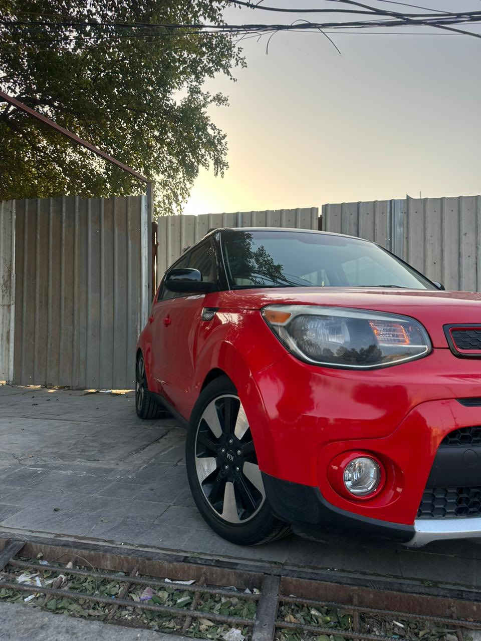 صول 2018  بلاص وارد امريكي
حادثه موضح بلصور
ويلكب 18￼
تو كلر
تبريد بيانو
شاشه
محرك 2000
وبعد بيها موصفات
السعر 130 وبيها مجال بسيط حك الجيه
***********
