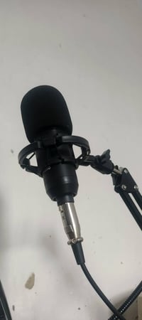 اخواني عندي مكسر صوت V8 مستخدم 10ايامع موبايل هونر انطني سعر يرضي الله...