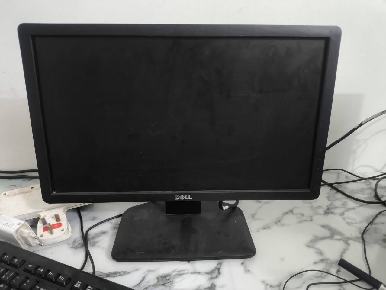 ⚜️ كيس حاسبه(سستم) ⚜️

المعالج: * الموديل: Intel Core i7-3770☠️
​السرعة الأساسية: 3.40GHz😵‍💫
​عدد الأنوية: 4 أنوية / 8 خيوط معالجة (Threads)☠️

اللوحة الأم (Motherboard)
​الشركة المصنعة: Dell (مستخرجة من أجهزة Dell المستوردة مثل OptiPlex أو Vostro).
​الموديل: MIH61R MB (10097-1).
​الشريحة (Chipset): شريحة Intel H61 Express.
​المقبس (Socket): LGA 1155 (متوافق تماماً مع المعالجين i3 و i7 الموجودين في الصور).
​المنافذ:
​شقين (2) لذاكرة الرام من نوع DDR3.
​شق واحد PCI Express x16 لتركيب كرت شاشة خارجي.
​منفذ VGA ومنفذ HDMI (أو DisplayPort حسب خلفية الجهاز) للشاشة الداخلية.

الرام :  10كيكا بايت😵‍💫

التخزين: hdd500  + hdd320

يوجد فيها مروحه تبريد للمعالج

يوجد فيها جهاز خارجي للشبكه 

مع شاشه DELL حجم 19اينج

مع كيبورد وماوس هديه 

الحاسبه استعمال قليل جداً 

السعر فقط 175 الف وبيها مجال للشرايه 

والتوصيل على حسابي


**إذا كنت صاحب هذا الإعلان وتريد حذفه لأي سبب، رجاءا أرسل رسالة إلى الدعم الفني**