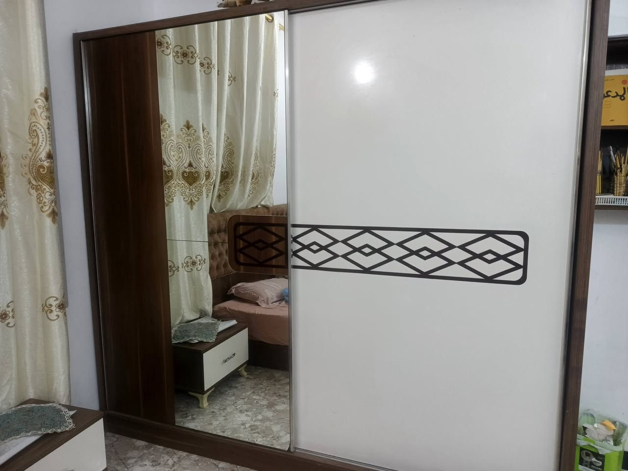 غرفة للبيع مكانها الكرادة خارج تبيعها بسعر مناسب للأتصال ***********
