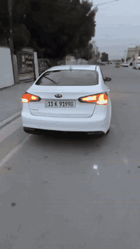 السلام عليكم كيا فورتي مديل 2018 وارد امريكي حادثها باب الصندوق فقط  سيارة كفاله من صبغ فقط هلالات الخلفية وسونار مرفق كير it مكينه دوش ٢٠٠٠ مامفتوحة  صدر جديد رقم بغداد بأسمي سعرها 128 وبيها مجال *********** وغير متواجد عل فيس
