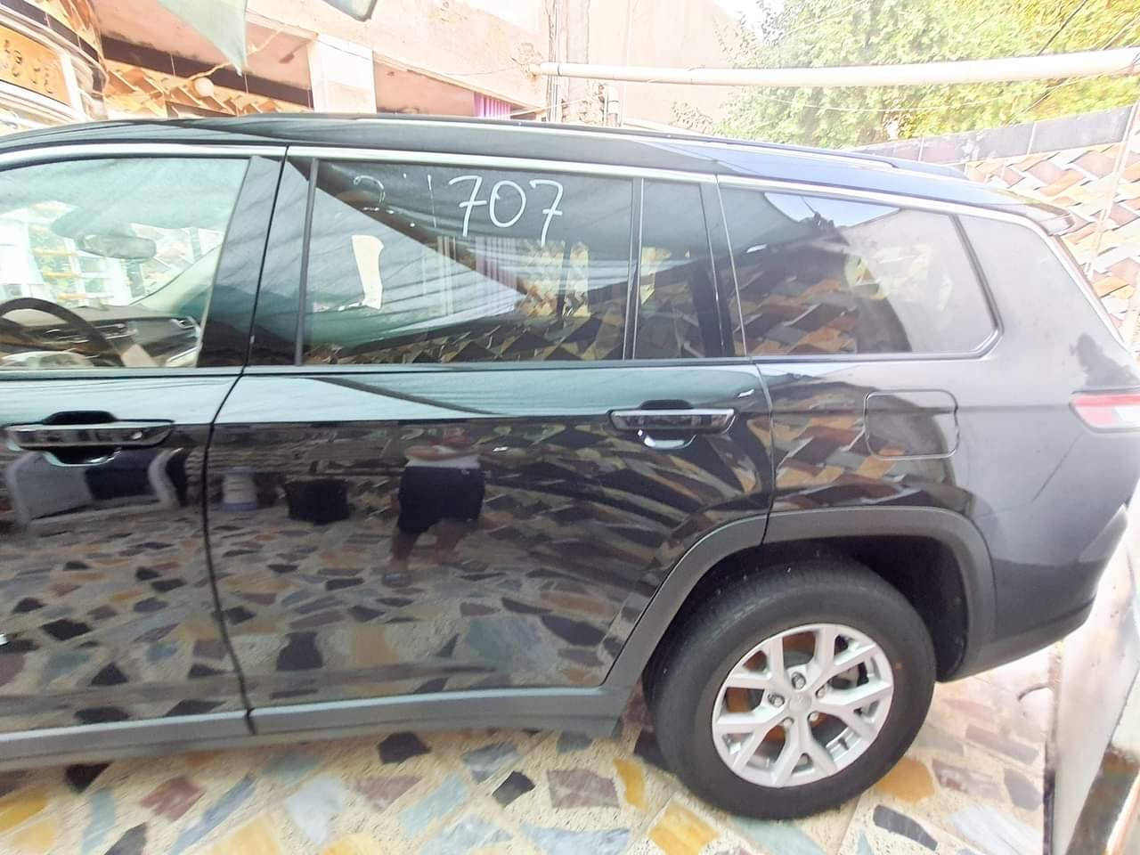 # للبيع
# جيب الشكل الجديد 7 راكب 
# اسود ملكي 
#فئة لمتدد
#موديل 2021
#ماشية 40 الف
رقم بغداد الجديد بسمي 
المواصفات 
    بانوراما 
• كامره داخليه 
• كامره خلفيه دواره
• محرك 6 سلندر 3600 
• كير 8 نمرات
• رادار امامي
• رادار خلفي
• رادار جانبي (نقطه العمياء)
• نظام المحافظة على المسار
• نظام التوقف الذاتي (مانع تصادم)
• نظام الاطفاء الاذاتي اثناء التقاطعات 
• حساسات خلفيه
• صندوق كهربائي (شفط) 
• كشنات الاماميه كهربائية
• تدفئه الكشنات الامامية
• تدفئه الكشنات الخلفية 
• تدفئه الاستيرن
• شفتات استيرن
•مثبت سرعه
• شاشه كبيره بحجم 10.2
• شاشه دجتال ( شاشه اعطال و قراءات رقميه)
• لايت زنون مع لدات 
• اشاءه بالمري
• كير ماوس
• كشن خزن ميموري
• دخول ذكي بدون مفتاح
السيارة  تبديل الجاملغ الايمن و باب والبنيد نفس الوان والباب الخلفي بي صبغ
العنوان / ميسان  
***********
