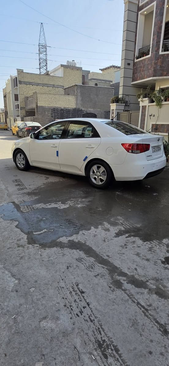 سلام عليكم
سيراتو ٢٠١١ خليجي محرك ١٦٠٠ دوش 
باسمي رقم جديد تحويل وكاله  ثاني يوم 
صبغ قطعتين 
مواصفات  حساسات كشنات ماروني تحكم ستيرن اشاير بلمري مري شفط 
عارضها ٩٦ ومجال بسيط اخوان بتلفون ماتعامل تعال شوف نضافه السياره وانت احكم
مكاني بغداد الكرخ
***********
