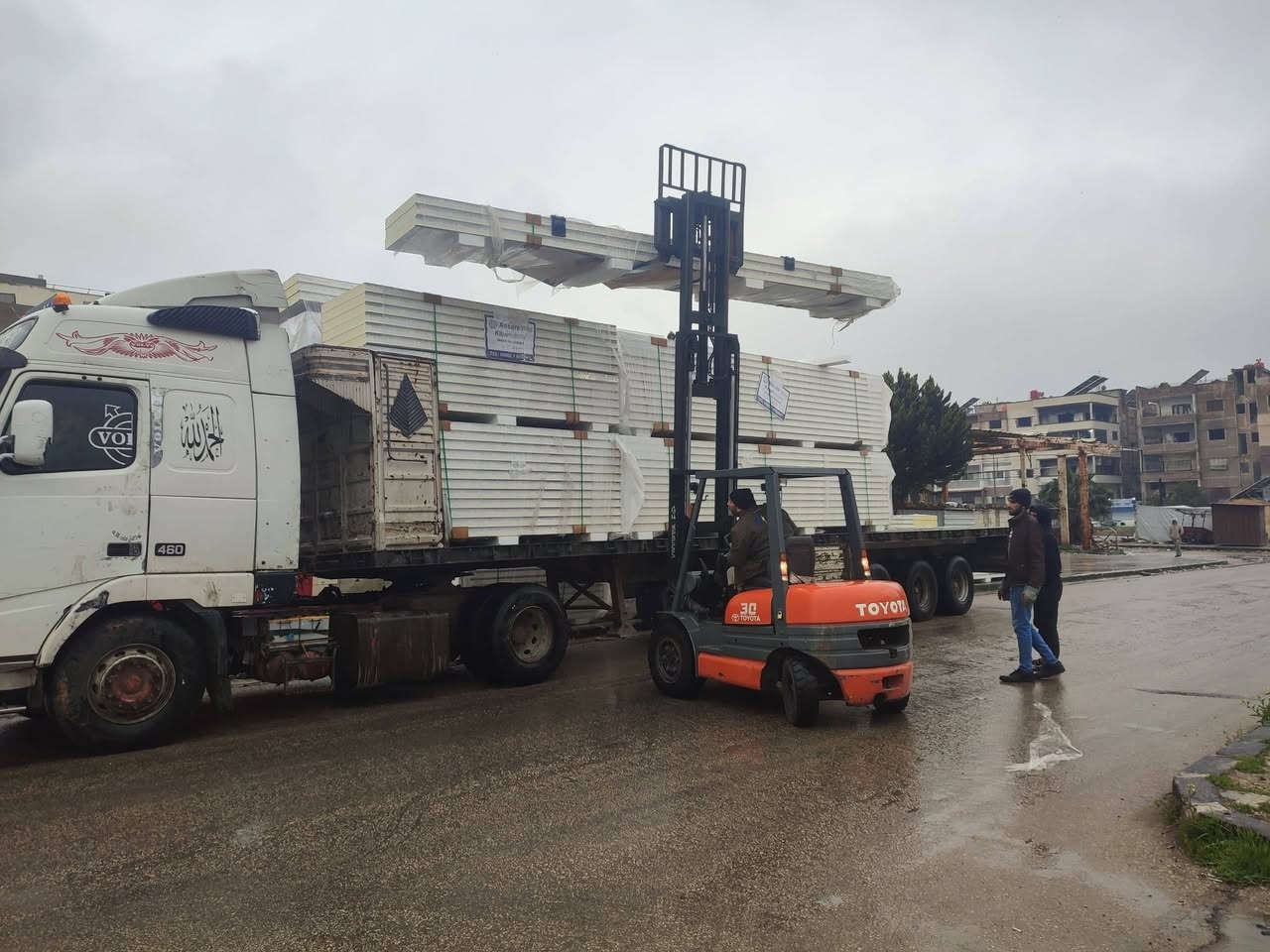 بعد النجاح المستمر وثقة زبائنّا فينا…
وصلت دفعة جديدة من الساندوش بانل
  بالمواصفات العالمية.
 ☑️ عزل قوي جدااااا 
☑️ جودة عالية بأعلى المواصفات 
☑️ بضاعة جاهزة فوراً لمشاريع غرف التبريد والتجميد 
  مع شركة Panel Group … الجودة بتحكي عن حالها.
 للحجز والاستفسار تواصل معنا قبل ما تخلص الكمية.
 العنوان الجمهورية العربية السورية 
 محافظة حمص جانب ترندمول 
 أ: حسام ألماز 
📳 +963931834605
  خدمة التوصيل والتركيب لجميع المحافظات السورية 
  نحن معكم أينما كنتم نقدم لكم رؤية جديدة بعالم التبريد 
#غرف_تبريدوتجميد 
#ساندوش_بانل 
#أبواب_تبريد 
#وحدات_تبريد 
14/3/2026 وصل حديثا


**إذا كنت صاحب هذا الإعلان وتريد حذفه لأي سبب، رجاءا أرسل رسالة إلى الدعم الفني**