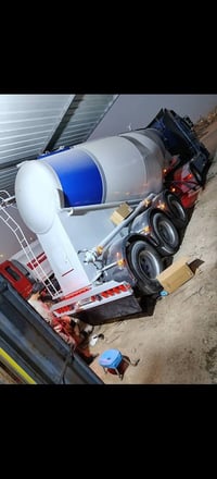 سايلو لبيع جديد تخم تاير جديد مكينه 4 بستم ضاغطه 3 بستم تركيه تفريغ 30...