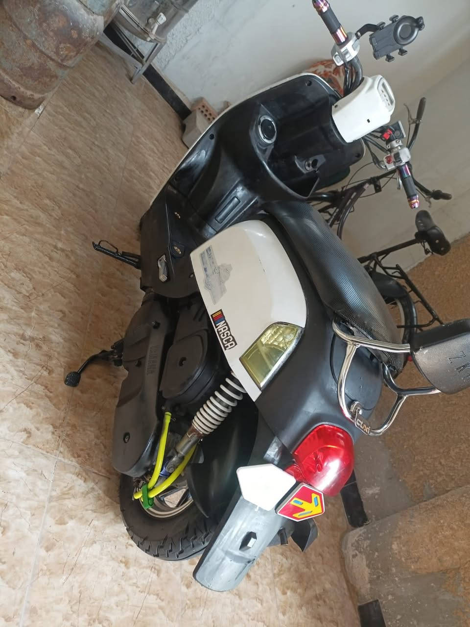 بوليسي 2009
نوزل رمبه كيج إلكتروني و ويل كروم كفرات بلاديه دراجه مزوده وكلها شغاله و جديده السعر 750 
للاستفسار / ‭0770 723 7822‬
