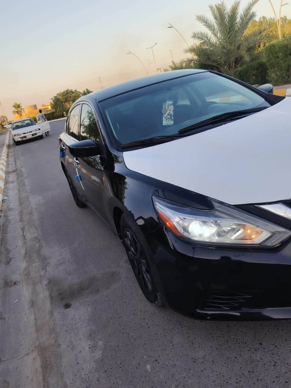 السلام عليكم للبيع نيسان التيما وارد امريكي بيه قطعتين صبغ
موديل 2016 
السعر 108 وبيه مجال قليل 
الموصفات 
محرك 2.5 
تشغيل بصمه 
كشن كهرباء 
تحكمات ستيرن 
تحديد مسار 
مثبت سرعه
شاشه بلادي وكامره بلادي 
تبريد ثلج 
صدر خلفي امامي جديد 
رقم اربيل جديد سنويه جديده 
شرط تحويل والغرامات 
السعر 108 وبيه مجال
رقم الهاتف *********** 
العنوان تكريت
