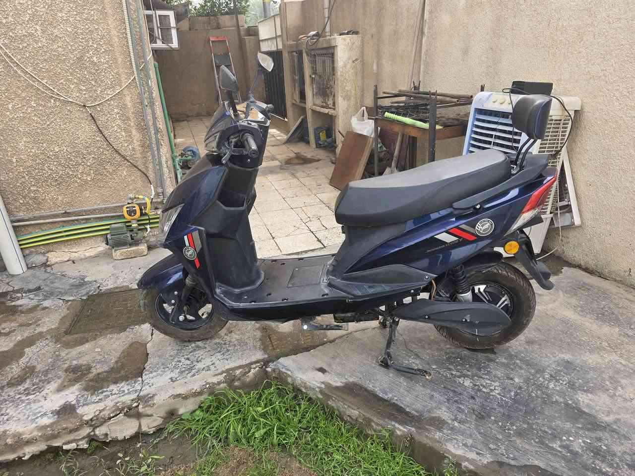 دراجة شحن للبيع
شغالة 100 100 نظيفة بيها

شحطة خفيفة من جهة اليمين

بس ممبينة يم الرجل بطاريات

عدد 6 جيدة استخدام قليل جدا

جدا جدا ريموتات 2 بيهه مكاني

زيونة خلف الجوازات

السعر 600 الف

الاتصال : ***********
