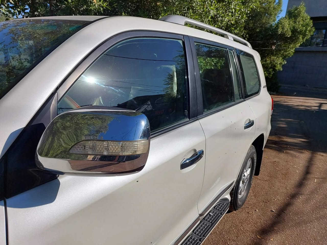 لا ندكروز 2011 ستيني كفالة عامة ما عدا رصعه بالنجطة واضحة الباقي مكفول رقم اربيل مكان السيارة كربلاء للتواصل على الرقم التالي  ***********
