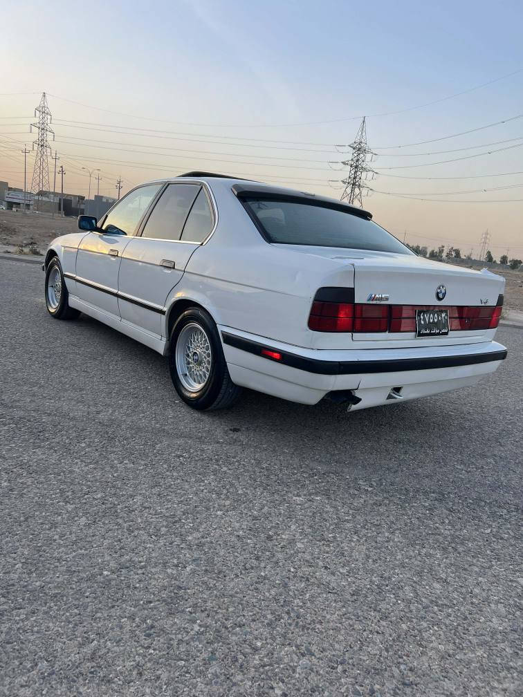 سە رە تا بە ناوی خوای گە ورە 
ٸە م BMW بۆ فرۆشتن مۆدیل 1992 
تۆماتیکە 525 مە کینە ی کە پسە تە بریدە 
سلایتە فولە ماسە فات جە مپە کی خە فیفی لای 

سە کنی هه یە دوو پار چە ی بۆیاخە  بە حیزام دە

 فرۆشم بۆیاغی سە قف و شانی نیە بە شە رت ارم

 بلاستیک بە شە رتی اولیات دە عامی لۆ دە عامی بە شە رت گیرو مە کینە و تە قە ورە قە ی بە شە رت
ناوخورفە ی لۆکی لە سە رە چوار تاییە و ویلی نوی 
ماڵی دۆستە سە یارەی دە ستی خۆمانە سە یارە ی 
مە عرە ز نیە مە سرە فی تیدانیە کارە بایی هه مووی ایش دە کا زۆر مە زوبوتە 
تکاییە مشتە ری نی بیزارمان مە کە لە گە ل ریز  
گۆرینە وە م نیە تە نها فرۆشتنە موسوو بڕاوە  بە شە رته لە گە ل ریز مان دا 
بۆ ادمینی گوڵ  سعری 42 وە رەقە و معامە لەیە کی برایانە لە هه ولیرم .               *********** أربيل, العراق
