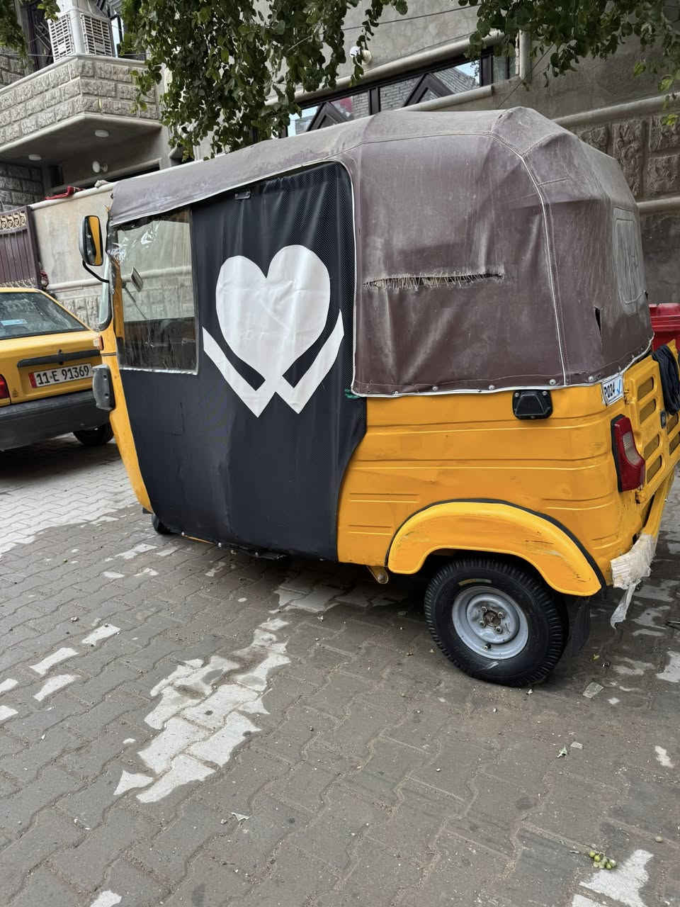 سلام عليكم تكتك للبيع 20شهر 4
التكتك اوراقها كامله كبل لترقيم مابيهن نقص   تخم تاير بنزات عنابير جدد المكينة تجفيت شركة فشك كلجات وكرنك وفشك كله جديد   
السعر 5600وبية مجال بسيط المكان الشعلة رقمي ***********
