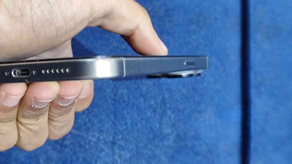 سلام عليكم ايفون15برو ماكس  ذاكره256 نسخه شرق لاوسطAAAجهاز بلادي ما عده الشاشه مبدله فيس ايدي شغال كله جديد بطاريه86 فول نضافه جهاز سعره875وبيه مجال بسيط الرمادي سجاريه ***********
