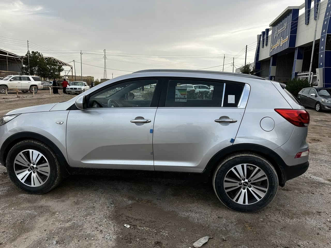 كيا سبورتج 2016  خليجي محرك 2000 دوش 
بيه جاملغ مبدل بدون دواخل بيه شخط وتبدل والباب بيه كلير بدون فتح ولا تصليح 
سياره حلوه جداً وجاهزه
@معرض الديار لتجارة السيارات
هـ : ***********
