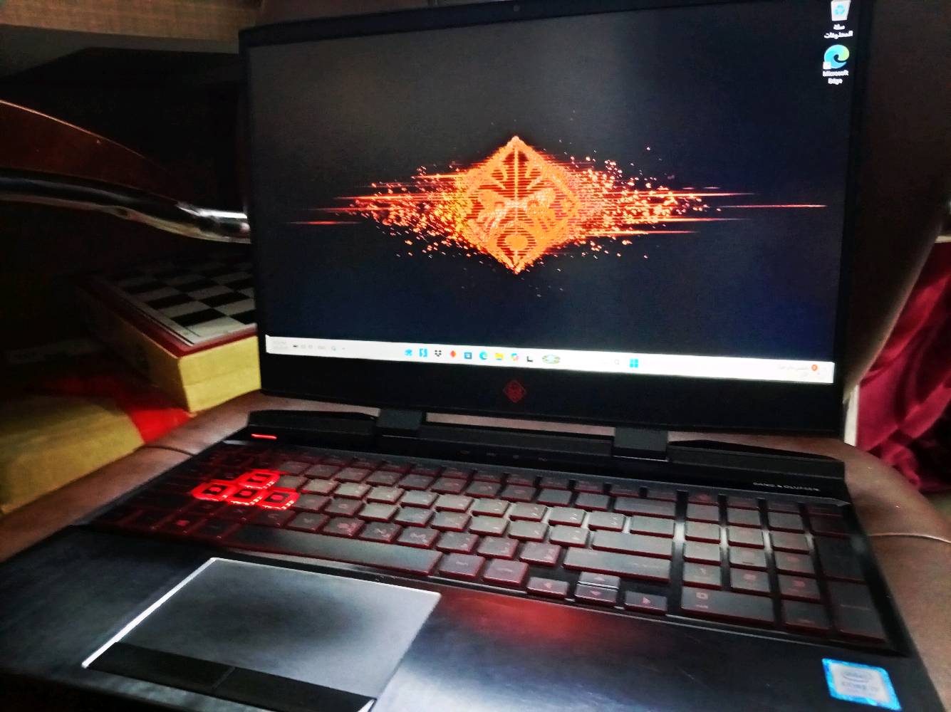 السلام عليكم 
للبيع لابتوب كيمينغ   hp omen 15t-dc100

المواصفات:
كارت الشاشة: gtx1660 ti  6GB GDDR6
المعالج: Intel core i7-9750H 2.6GHz
الرامات:16GB
الذاكرة:  1.14 تيرا HDD
الشاشة: 15.6  FHD1920×1080 IPS  مع HDR
نظام وندوز 11

الملحقات:
_شاحنة أصلية مال جهاز
_ماوس كيمينغ شركة bloody اصلي A90 يحتوي الوان rgb َوتطبيق خاص بيه
_سماعة هيدفون شركة bloody   موديل G575 صوت محيطي تقنية 7.1  مع RGB
جوستك كيمنغ  نوع 8bit do ultimate يحتوي شفتات إضافيه بالاسفل

السعر: 700 الف
مكاني بغداد_الوزيرية
*********** للاستفسار خاص او واتساب