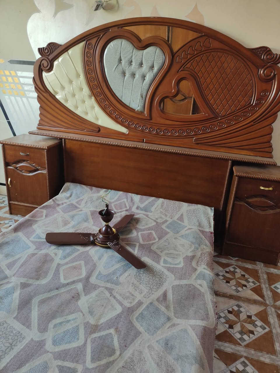 غرفه صاج تكمه للبيع ما بيه ضرر بس التخته بيه كسر غرفه نضيفه مكانه الحسينيه سعر ٧٥٠وبيه مجال لتواصل هاذه رقمي ***********
