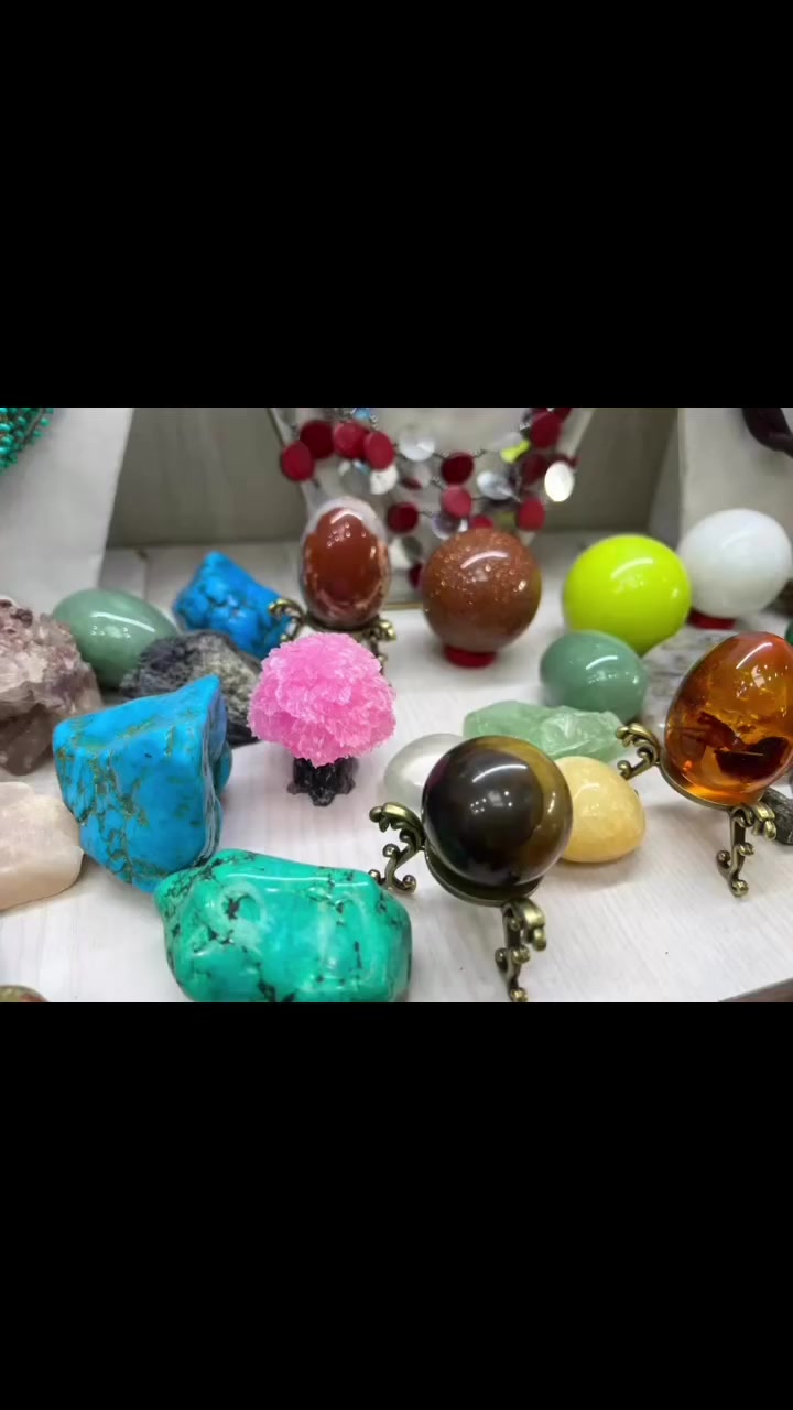 ليس كل حجر يُوضع في المنزل هو مجرد زينة…
بعضها يحمل ملايين السنين من التكوين الطبيعي،
ولونًا صاغته عناصر الأرض بدقة مذهلة.

وجود قطعة مختارة بعناية
لا يضيف جمالًا فقط…
بل يضيف حضورًا.

أحيانًا حجر واحد يكفي ليغيّر إحساس المكان كله 💎✨

—
Eman Galeb Hamza
Founder – EGP™


**إذا كنت صاحب هذا الإعلان وتريد حذفه لأي سبب، رجاءا أرسل رسالة إلى الدعم الفني**