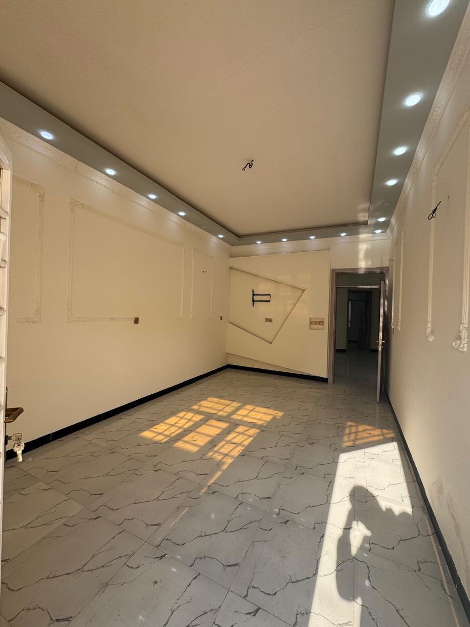 #للبيع
#مشتمل
150متر  5 غرف نوم 3حمامات استقبال موزع مطبخ السقف  جبسآ بورد و المطبخ شغل درجه اولى شارع تبليط 
الموقع سامراء دوانم المعمل 
#للاسفسار مراجعه عقارات الحاج عماد اللمعه
***********
