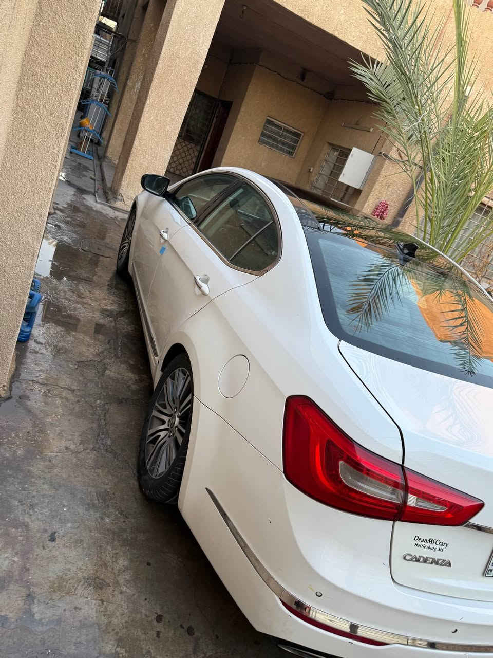 السلام عليكم 
كادنزا 2015  امريكي  بيهة 3 قطع صبغ فقط بدون دواخل 
فول مواصفات 
المواصفات 
6 سلندر 3300
بصمه تشغيل 
بصمه ابواب  +جنطه
بانوراما 
كشنات جلد 
كشنات تدفئه-تبريد
كشنات الامامي كهرباء 
برده خلفيه 
لد امامي 
كشن خزن 
كامره خلفي
حساس خلفي 
تحكم ستيرن متكامل 
تبريد قطعتين 
تبريد بيانو  
تدفئة تبريد ستيرن
مري قلاب +اشاره
ماشية : 135mi
مناقصها اي شي
السيارة بإسمي رقم بغداد دولي 
السعر : 135 ورقة وبيها مجال

مكانهة بغداد الزعفرانية
*********** بغداد, العراق
