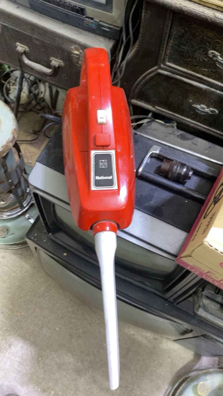 مكنسه كهربائيه نشنل ياباني اصلي قديم للبيع ***********
