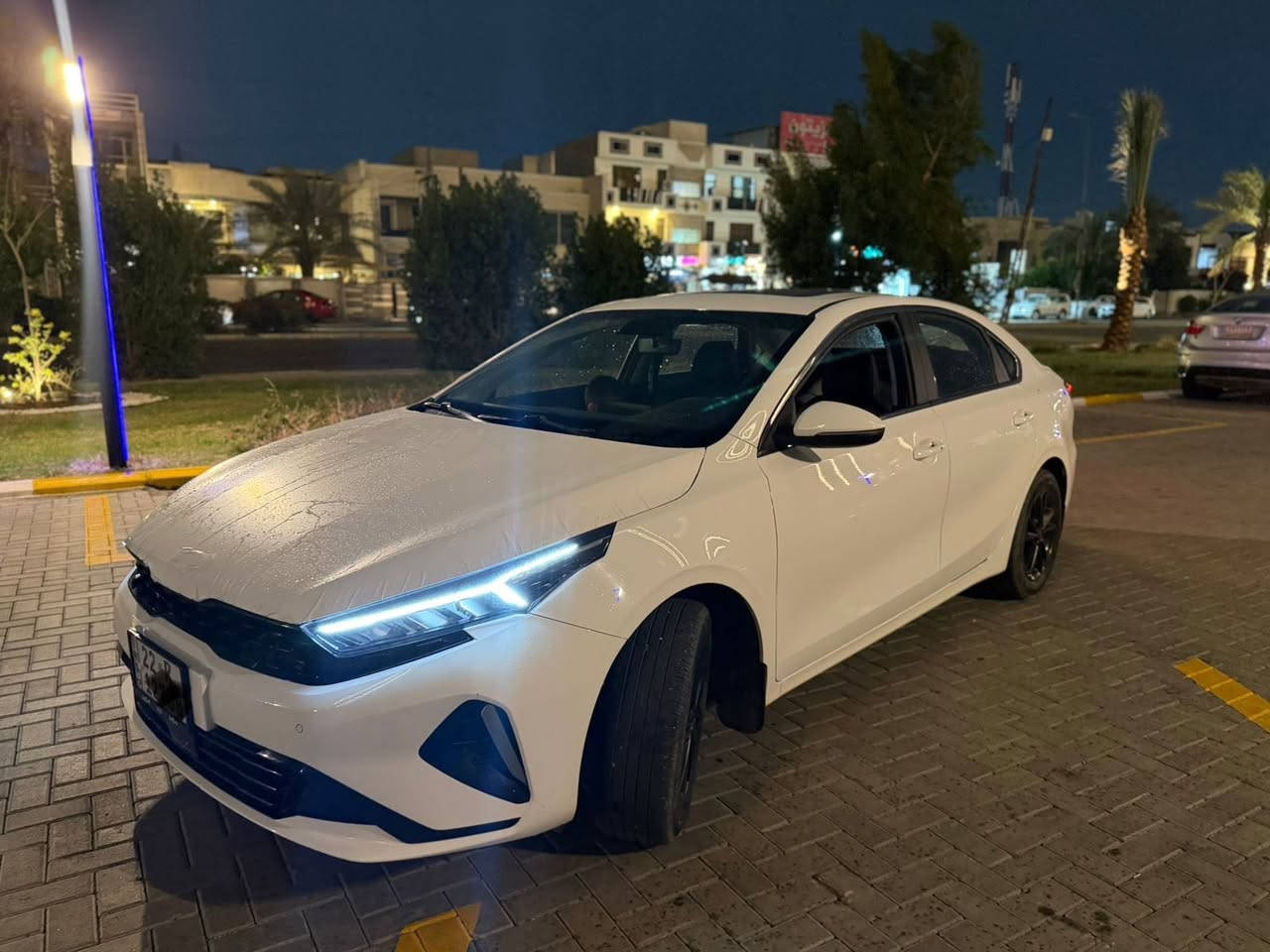 موديل 2024 ماشيه26 كفاله عامه K3 
 
السياره فقط بيع   فول معروفه موصفاتها

فتحه
بصمه 
جلد 
شاشه كار بلي 
سايد بريك دكمة 
لد امامي وخلفي 

السعر 139 ورقه 

مكفول من الشخط والرصعه والبارد والصبغ 

مكانها بغداد حي الجهاد

***********
