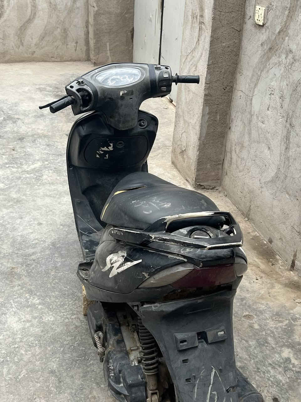 السلام عليكم ماكس 140 بيها ملاحضات قليله دراجه شغاله 
خير من الله السعر 250 عنواني حي اور - سبع قصور 
***********
