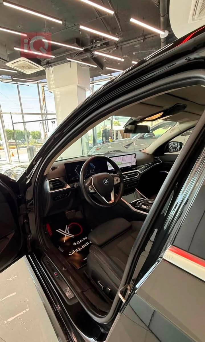 للبيع BMW 330e M Sport Package موديل 2024
• الموديل: 2024
• الفئة: 330e Plug-in Hybrid

• الباكج: M Sport Package أصلي

• المحرك: 2000 سي سي تيربو + نظام هجين (Hybrid)

• ناقل الحركة: أوتوماتيك 8 سرعات

• نظام الدفع: خلفي (RWD)

• اللون الخارجي: (اسود)

• اللون الداخلي: (اسود)

• الممشى: (13.000km)

المواصفات:

✓ M Sport Package أصلي

✓ شاشة كبيرة مع نظام iDrive

✓ Apple CarPlay و Android Auto

✓ كاميرا خلفية وحساسات أمامية وخلفية
ف
✓ مقاعد رياضية

✓ إضاءة LED

✓ تشغيل بصمة

✓ فتحة سقف

✓ تحكم بالمقود

✓ مثبت سرعة

✓ جنوط M Sport أصلية

السيارة بحالة ممتازة جداً وخالية من الأعطال، جاهزة للفحص بأي مكان.

حادثها جاملغ خلفي صبغ + تبديل بابين سائق وخلف السائق بلادي نفس اللون 

مكانها : بغداد العامريه 

السعر : 28.800$

للاستفسار :***********
