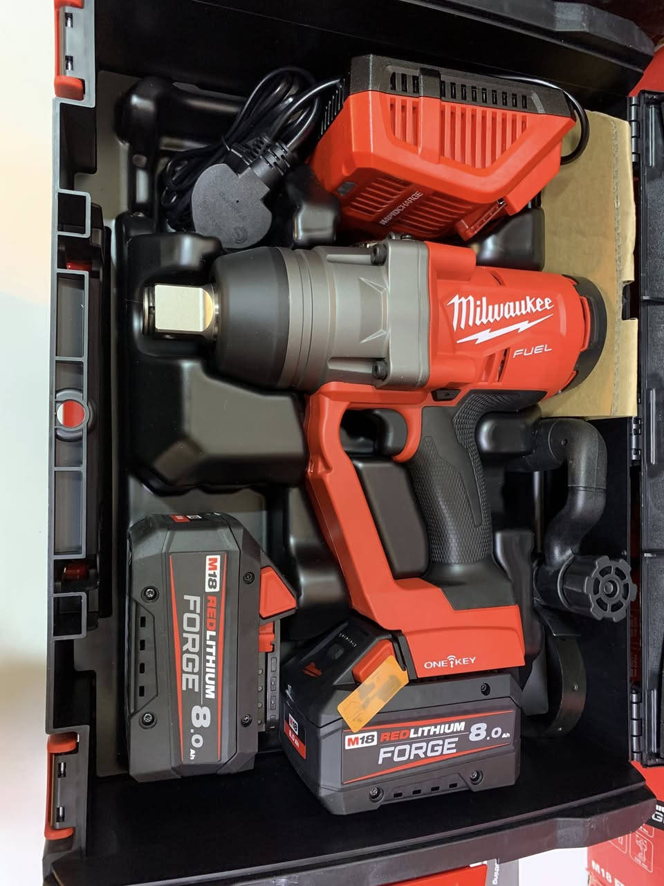 للبيع لقمه ميلواوكي  أحد أقوي في العالم 
Miwaukee m18 ONEFHIWF1
فویل / برشليسي 
٢٤٠٠ نيوتن 
٤ سرح 

***********واتساب
متاح كامل / فارغ
