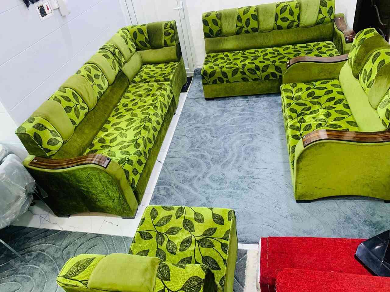 السلام عليكم للبيع قنفات ديوان عدد 5 متكون من قنفات كبار عدد3 وزوايه عدد2 السعر 200 وبي مجال بسيط (العنوان البصره ابو الخصيب حمدان ) رقم الهاتف ***********
