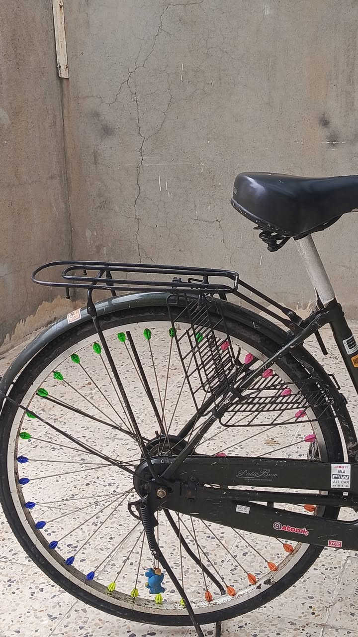 السلام عليكم للبيع بايسكل مستعجل عبد الحليم فول   تايرات جديد لايت زينو الحجم26 كشن   سعر 85 وبي مجال 
المكان حمام العليل الرقم ***********
