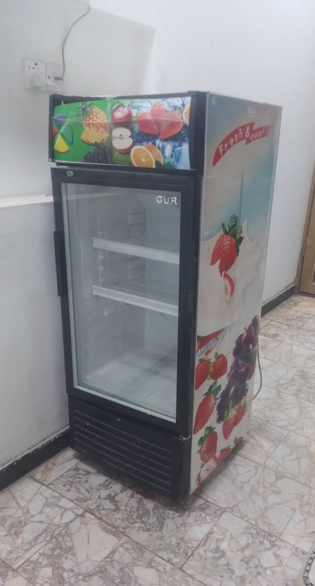 عارضة مقبلات نظيفة...
بلادية مداخلة تصليح 
ب ٢٠٠  الف
عارضة عمودية صغيرة
شغالة عل الفحص...
شرط تبريدها فووول 
ب ١٢٥  الف
بغداد الشعب ***********
الشراي يتصل واتساب او رصيد
